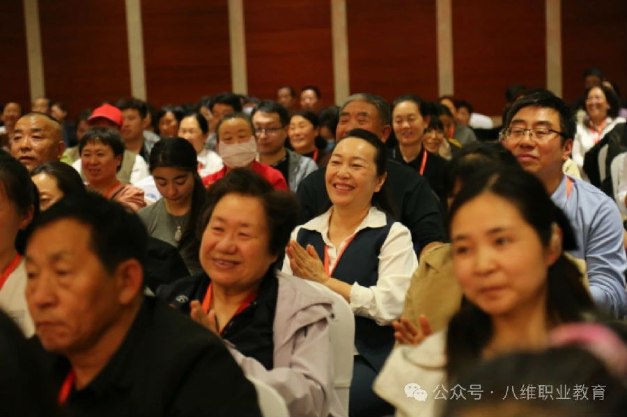 北京八維信息集團(tuán)大學(xué)生短訓(xùn)感恩謝師會隆重舉行