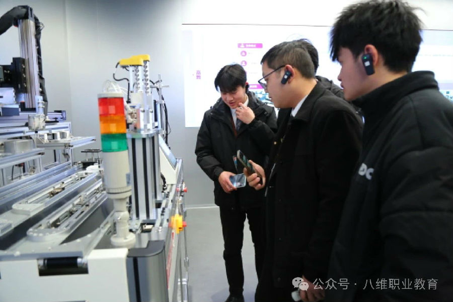 江蘇宿遷八維學校領航未來人工智能科技解鎖未來科技精英之路