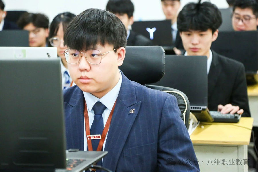 江蘇宿遷八維學校領航未來人工智能科技解鎖未來科技精英之路