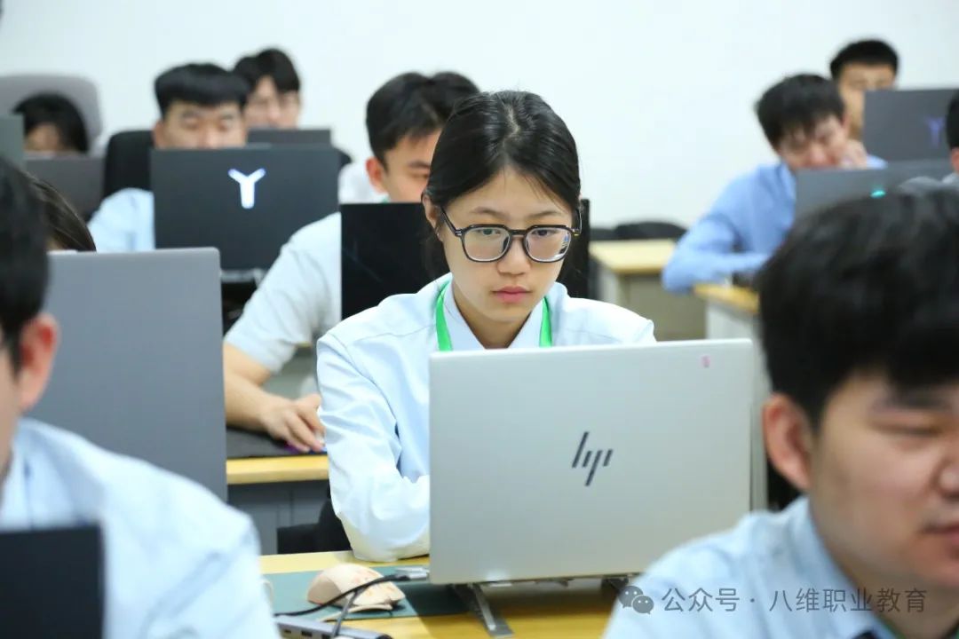 江蘇宿遷八維學(xué)校引領(lǐng)未來(lái)科技潮流打造數(shù)字技術(shù)人才的璀璨未來(lái)