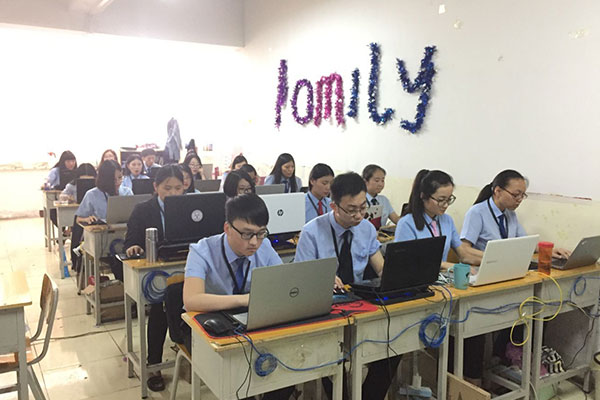 八維職業學校網絡工程專業學子學習生活風采